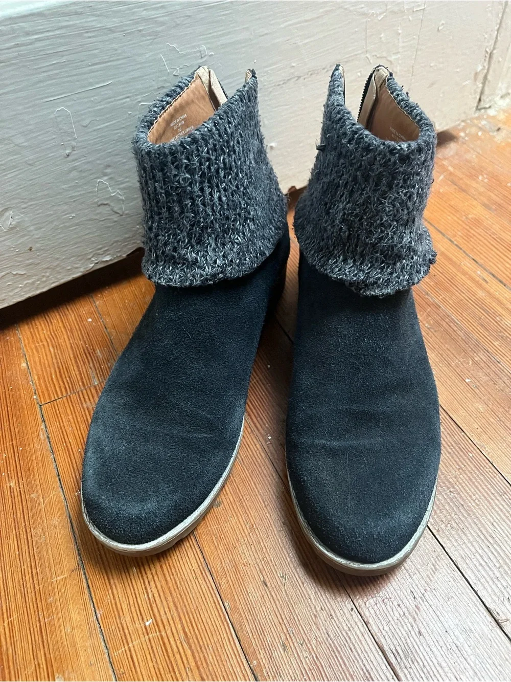 Adrienne Vittadini Blue Suede Ankle Boots with Knit Cuff 8.5